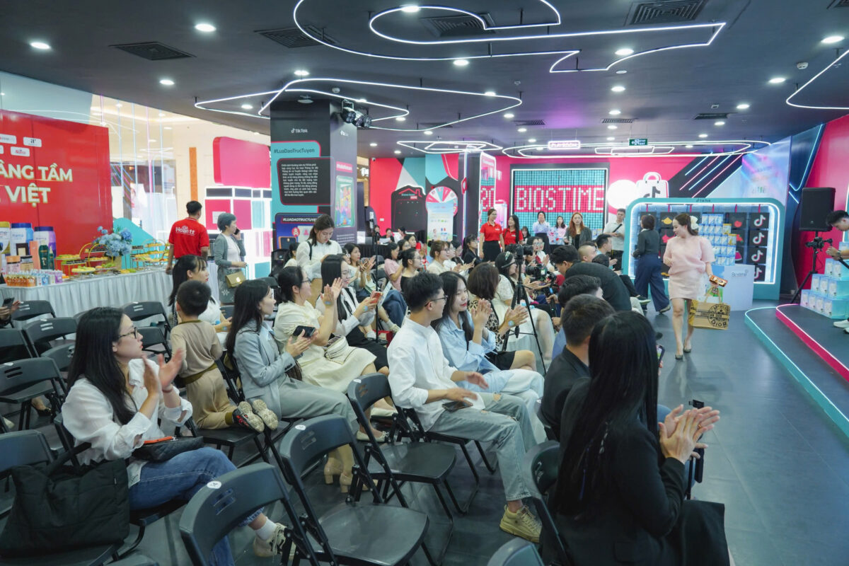 Sự kiện Mẹ & Bé do Hoan TT phối hợp cùng Biostime tổ chức