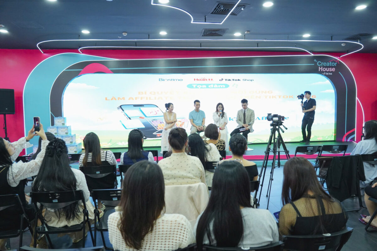 Sự kiện có sự góp mặt của nhiều chuyên gia trong lĩnh vực Gia đình – Mẹ & Bé